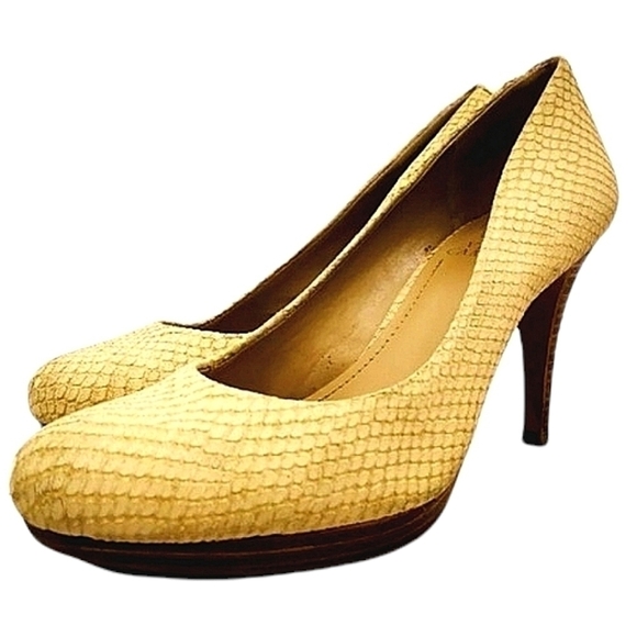 Vince Camuto Women's 7M Cream Slip On Pumps wirh Snake Pattern - Picture 1 of 9